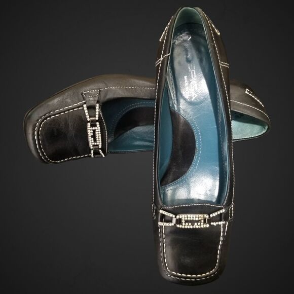 ⭐️ Via Spiga Italian Leather Kitten Heel Loafers w/ Crystal Horsebit sz 6.5M Blk - Picture 2 of 14